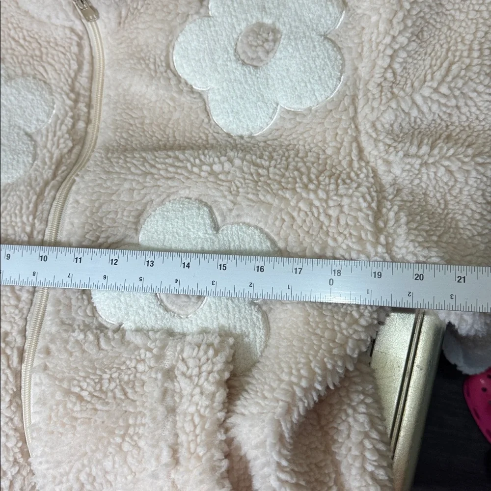 Mark Edwards Studio Cozy Cream Floral Teddy Sherpa Jacket - Picture 10 of 10